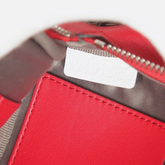 HENRI BENDEL Red Leather Quilted Belt Bag Gunmetal Hardware Credit Cards NEW - Picture 7 of 10